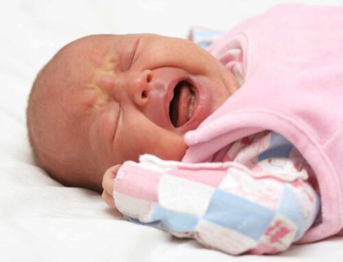 Perché i bambini piangono: la vita extra uterina