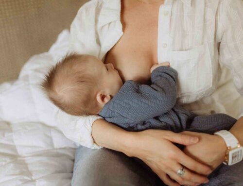 Riconoscere il rigurgito del neonato: sintomi e rimedi