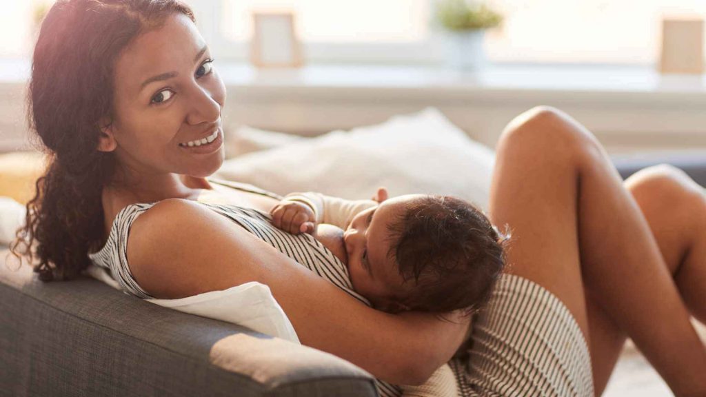 Benefici allattamento al seno per la mamma